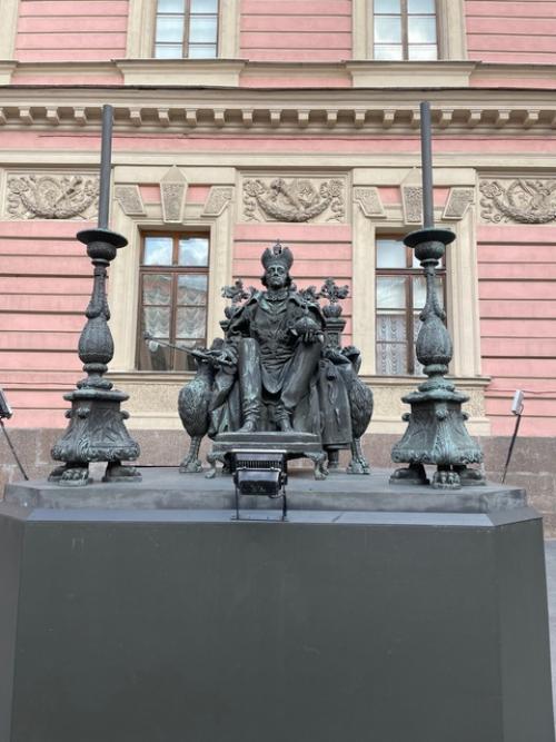 В 1796 году император Павел I взошел на трон и в первый же месяц своего правления издал указ о строительстве собственной резиденции. 03 В 1796 году император Павел I взошел на трон и в первый же месяц своего правления издал указ о строительстве собственной резиденции. 03