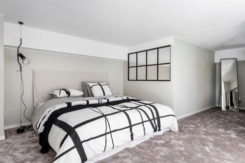 Маленькая_скандинавская_квартира с антресолью в светло-бежевых тонах. 08