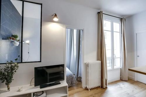 Современный интерьер парижской квартиры площадью всего 20 кв. 05