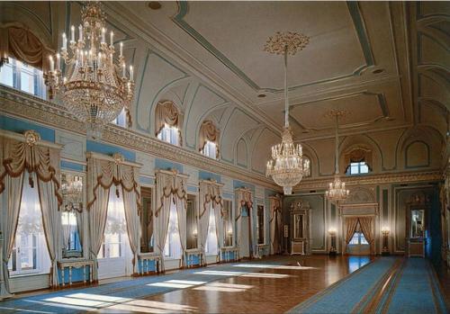 Едем на экскурсию в стрельну, во дворец Петра I и константиновский дворец, во Дворец Конгрессов и резиденции президента России. 05