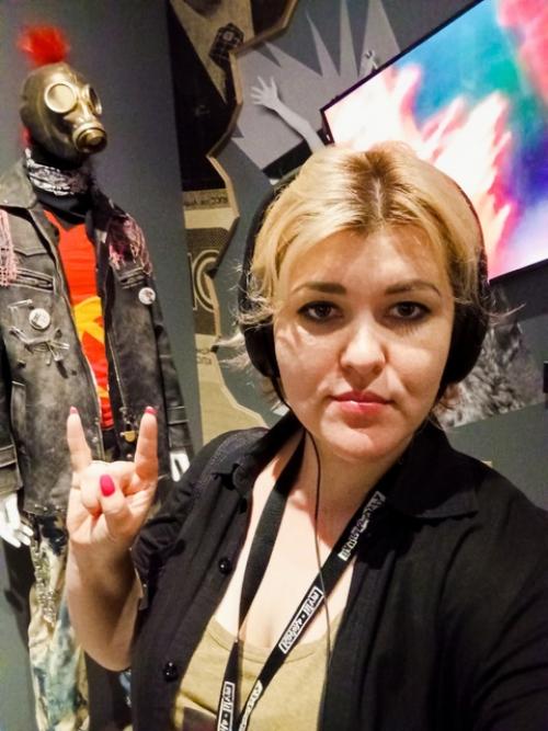 Когда были ещё в питере, успела посетить выставку в севкабеле панк - культура. 06