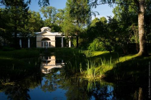 Павловск. Государственный музей - заповедник Павловск расположен по адресу: Россия, 196621, Санкт-петербург, г. Павловск, садовая ул., д. 20. 04