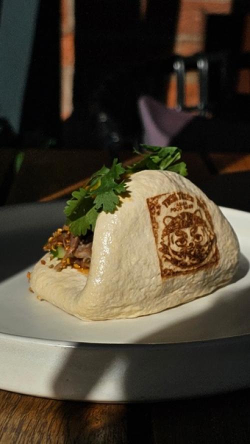 В депо, на белорусской, нашли классный ресторан Twintigers, который сочетает в себе четыре кухни: китайская, вьетнамская, тайваньская и тайская. 08