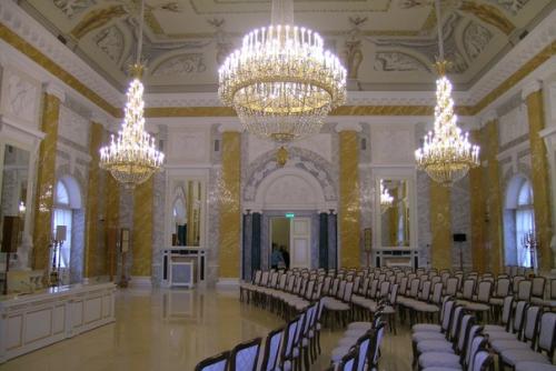 Едем на экскурсию в стрельну, во дворец Петра I и константиновский дворец, во Дворец Конгрессов и резиденции президента России. 04