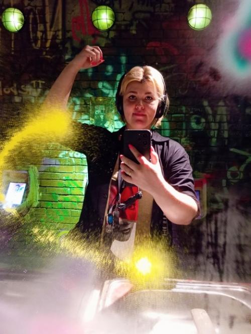 Когда были ещё в питере, успела посетить выставку в севкабеле панк - культура. 05