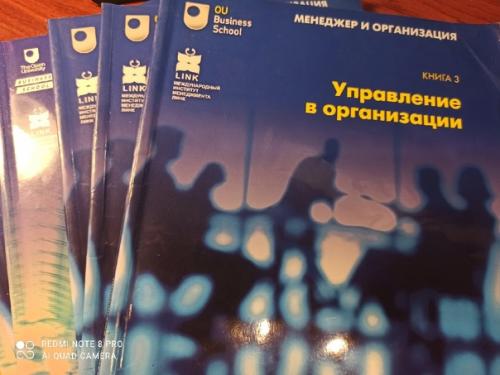 Стремитеськсчастью. Я залезла в книжный шкаф … и поняла что это музей моей жизни. 06
