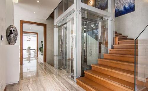 Удивительную виллу построили специалисты компании Nikki B Signature Interiors. 01