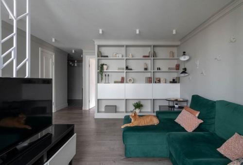 Лаконичный дизайн и сдержанная цветовая гамма в интерьере однокомнатной квартиры. 01