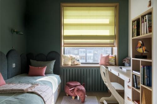 Хозяева и авторы проекта хотели создать современный русский интерьер, в котором сочетаются сибирские традиции и современные технологии. 07