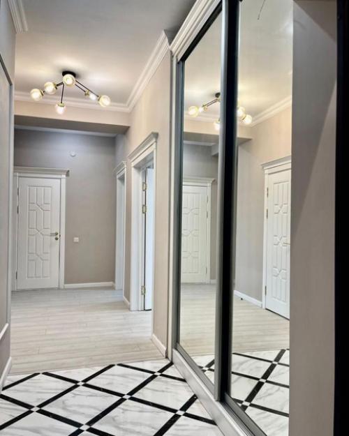 Мы продаём 2-х комнатную квартиру. 01