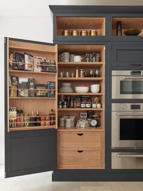 Серый цвет по-прежнему царит в современных интерьерах, и кухни - не исключение. 02