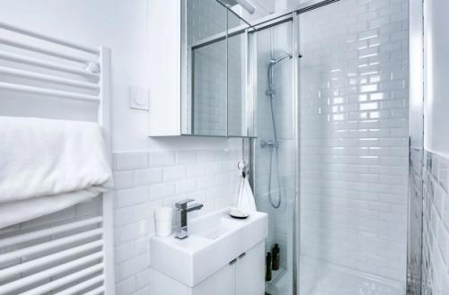 Современный интерьер парижской квартиры площадью всего 20 кв. 08