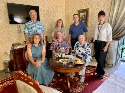 Вечер в отеле Аристократ, расположенном в красивом месте на слиянии двух рек волги и покши. 01