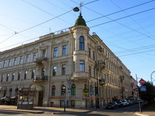 Мы представляем особняк предпринимателя Петра Вейнера, который стоит на углу улицы Чайковского и пр. Чернышевского.