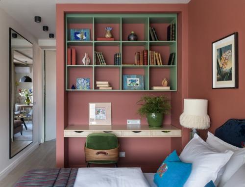 Хозяева и авторы проекта хотели создать современный русский интерьер, в котором сочетаются сибирские традиции и современные технологии. 03