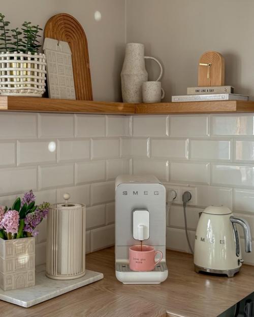 Серый - один из самых популярных цветов в дизайне интерьера благодаря своей универсальности и множеству доступных оттенков. 02