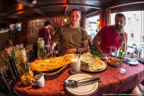 Российский путешественник разнообразием и вкусом азербайджанской кухни потрясен. 07