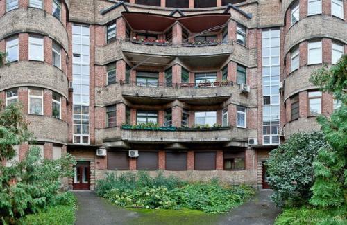 Дом врача расположен на пересечении стрелецкой и большой житомирской.