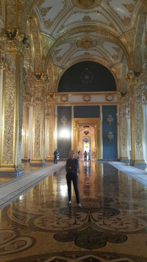 Сегодня, в долгожданный выходной день, нам с семьёй удалось побывать на очень познавательной экскурсии в московском кремле. 02