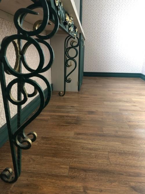 Закончили внутреннюю отделку небольшой гостевой комнаты в частном доме в Архангельске. 05