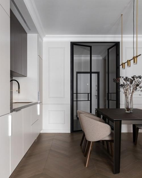 Квартира расположена на 21-м этаже ЖК, интерьер создавался для семьи с ребенком, школьницей начальных классов. 01