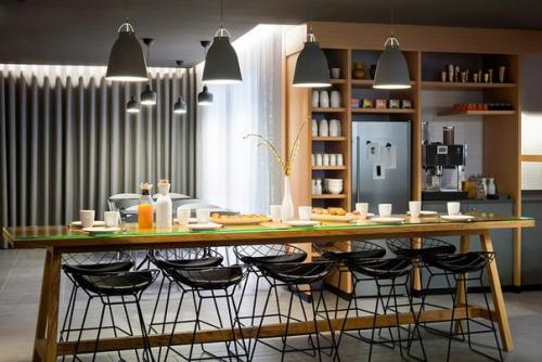 Архитектор Патрик ноге оформил интерьер отеля Okko во французском городе Нант. 02