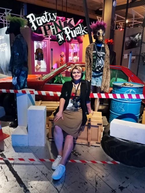 Когда были ещё в питере, успела посетить выставку в севкабеле панк - культура. 08