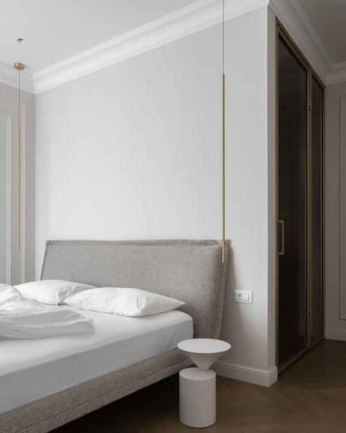 Квартира расположена на 21-м этаже ЖК, интерьер создавался для семьи с ребенком, школьницей начальных классов. 05