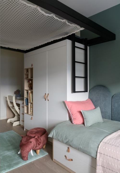 Хозяева и авторы проекта хотели создать современный русский интерьер, в котором сочетаются сибирские традиции и современные технологии. 05