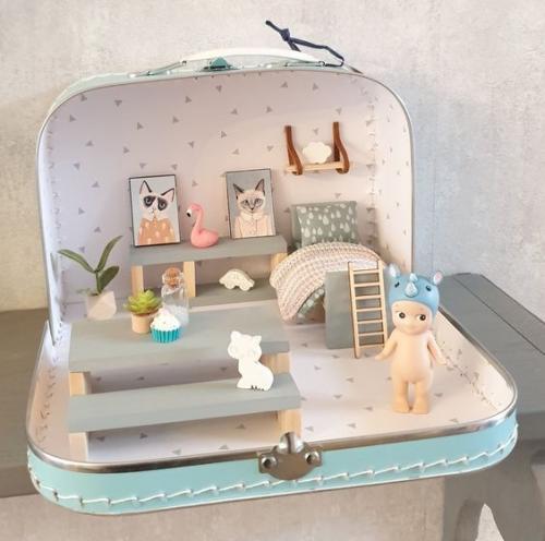 Я просто влюбилась в эти кукольные чемоданчики. 07