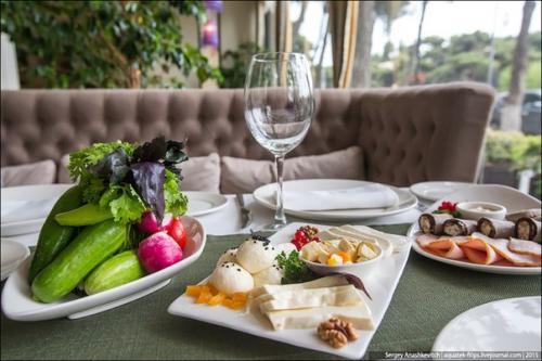 Российский путешественник разнообразием и вкусом азербайджанской кухни потрясен. 03