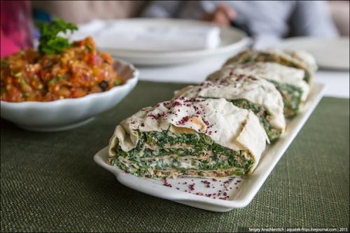 Российский путешественник разнообразием и вкусом азербайджанской кухни потрясен. 04