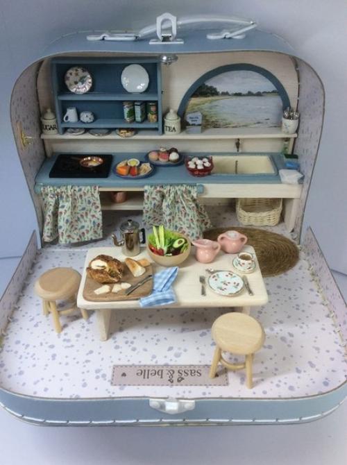 Я просто влюбилась в эти кукольные чемоданчики. 06