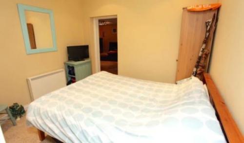 Она нашла бункер, построенный 70 лет назад. 07