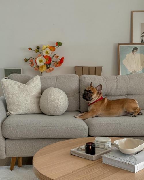 Серый - один из самых популярных цветов в дизайне интерьера благодаря своей универсальности и множеству доступных оттенков. 03