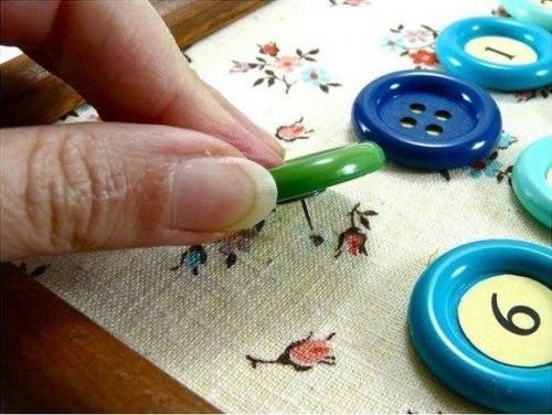 Календарь из пуговиц? 07