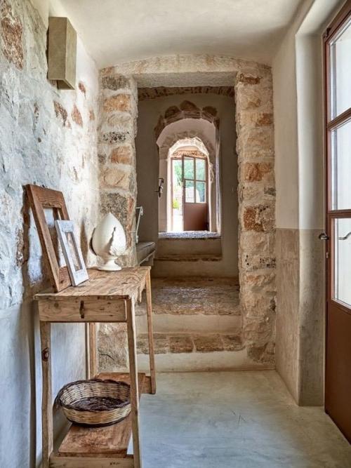 Необработанный камень в интерьере всегда сильное впечатление производит. 01