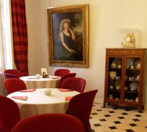 Historicalarticle.  Версаль.  Муниципальный музей ламбине (Mus? 03