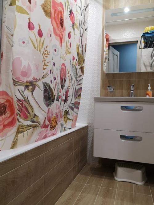 Мы не дизайнеры конечно, но хотели сделать уютненько, на наш вкус всё вышло, интересно показать что вышло и услышать объективную критику. 01