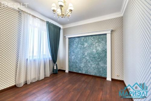 Бабочки на стенах, панорамный балкон и четыре спальни. 03