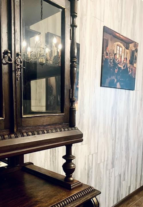 Красивая гостиная получилась у моих друзей из старинных отреставрированных предметов интерьера. 03