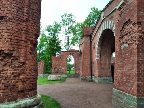Царскосельский дворцово-парковый ансамбль - блестящий памятник мировой архитектуры и садово-паркового искусства Xviii - начала XX века. 05