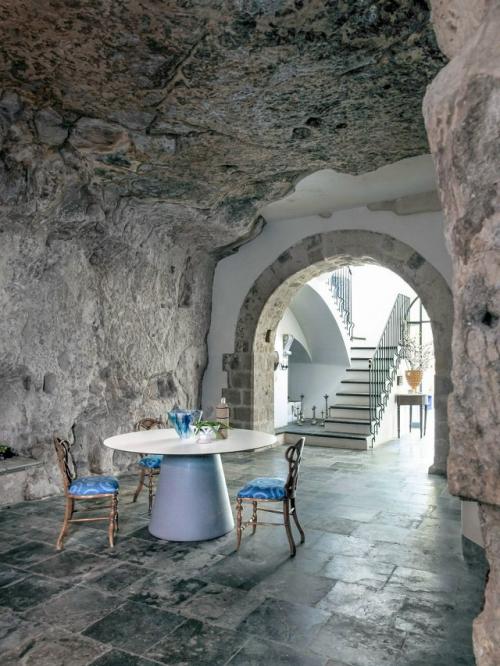 Необработанный камень в интерьере всегда сильное впечатление производит. 06