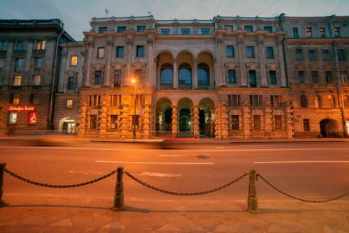 Мы предлагаем вам ознакомиться с интерьерами коммунальной квартиры в знаменитом доме эмира бухарского на каменноостровском проспекте. 06