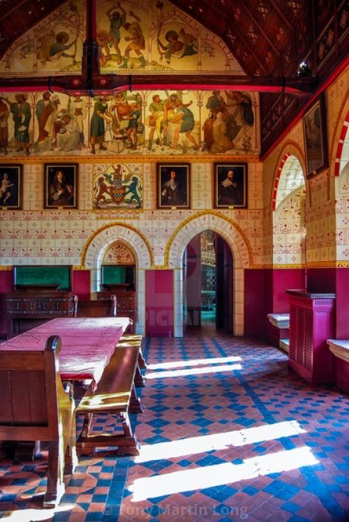 На юге уэлльса можно найти замок из рыцарских сказок - Castell Coch. 07