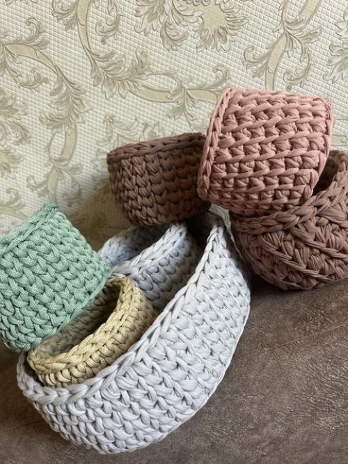 Обожаю корзины из пряжи или шнура, использую их не , внимание, только в своем интерьере, но и вяжу на заказ. 02