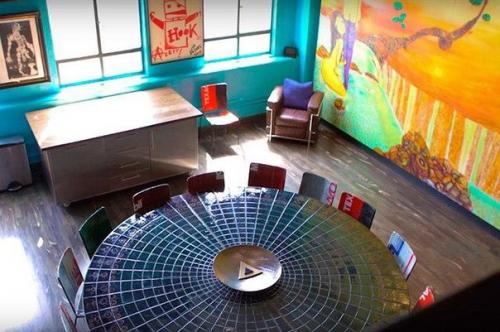 Джонни депп до сих пор продает свой уникальный пентхаус в Лос-анджелесе за 12 миллионов долларов. 03