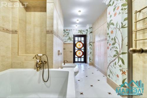 Бабочки на стенах, панорамный балкон и четыре спальни. 04