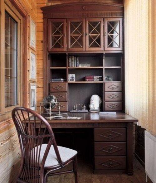 Хорошо, когда лоджия или балкон выходят в зеленый, полный шелестящей листвы двор, напоминающий о лесе. 04