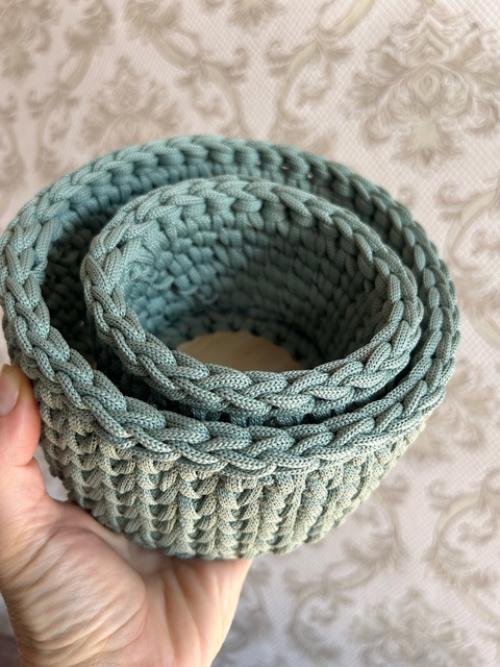 Обожаю корзины из пряжи или шнура, использую их не , внимание, только в своем интерьере, но и вяжу на заказ. 08